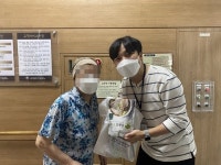 시립중랑노인종합복지관, 중랑구 취약 어르신 대상 안전한 여름나기 보양식 키트 전달