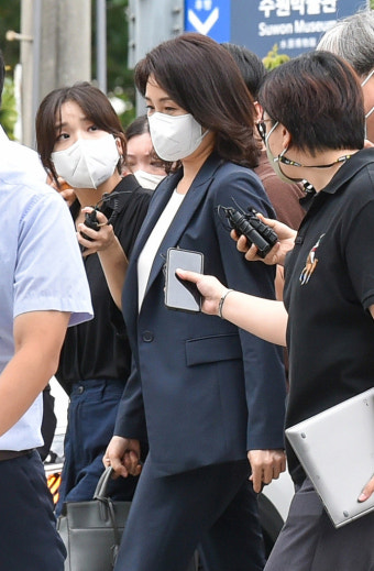 김혜경씨, '경기도 법카 유용 의혹' 경찰 출석
