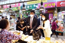 세종시의회, 전통시장 찾아 지역상인과 소통