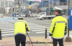 우회전 차량 일시정지 위반 보행자 위협