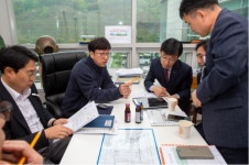 용인특례시의회 김병민 의원,  마북로2번길 일원 방음벽 시설 점검에 나서