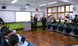 이주호 부총리, 스승의 날  맞아 부산 덕천중 1일 교사 체험