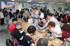 영동군의회, 노인복지관 일일 급식도우미 봉사활동