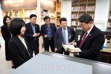 김해시 행정자료실 이용객 중심 대폭 개선