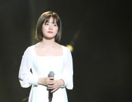 가수 벤, 결혼 3년만 파경 “이욱 이사장과 이혼..딸 양육권 갖는다”