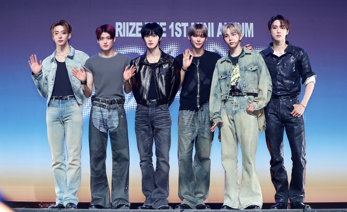 한국의 그룹 투어스(TWS), 일본 오리콘 차트 데일리 1위 기록 라스트 벨의 주목 받는 성과