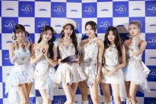 아이브, 英 ‘O2 아레나’ 기념패 수여 인증..“자랑스러운 아티스트 될 것”