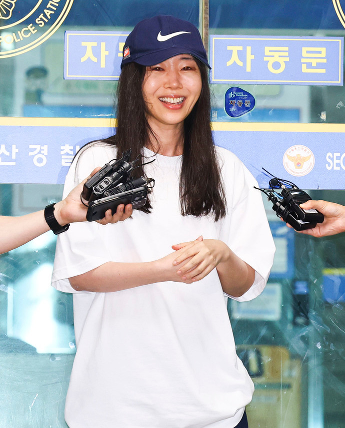 하이브 소속사 어도어, 민희진 대표와 B씨 간의 사내 성희롱 논란 공방