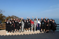 여수 관광객 50대가 가장 많아...대전 어르신들 교복 입고 여수로 수학여행 눈길