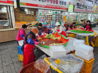진천중앙시장, 취약계층 돕기 ‘사랑의 김치 담그기’ 행사 진행