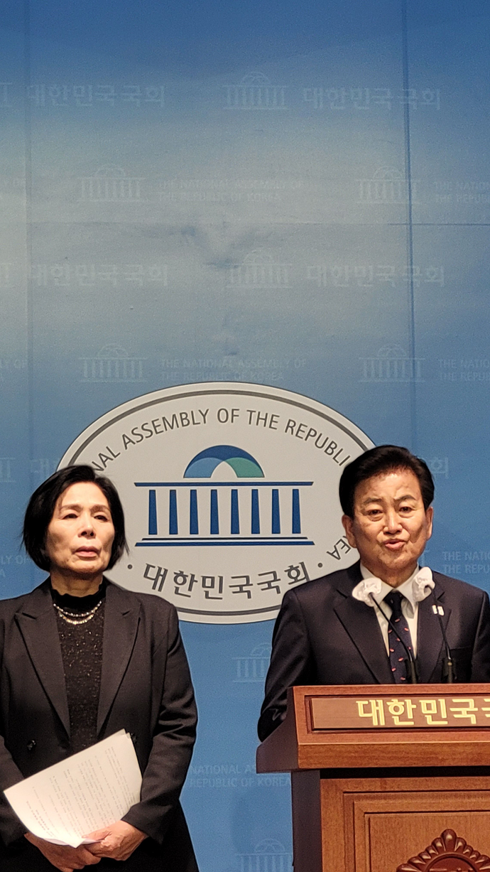 조국혁신당, 헌재에 위자료 청구 집단소송 추진 위협
