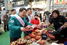 김해시, 설 명절 5개 전통시장 순회 민생현장 살펴