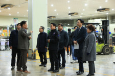 충주시의회 산업건설위, 지역 농산물 유통 및 스마트팜 현황 점검