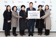 세계평화여성연합 가평군지부, 성금 100만원 기탁