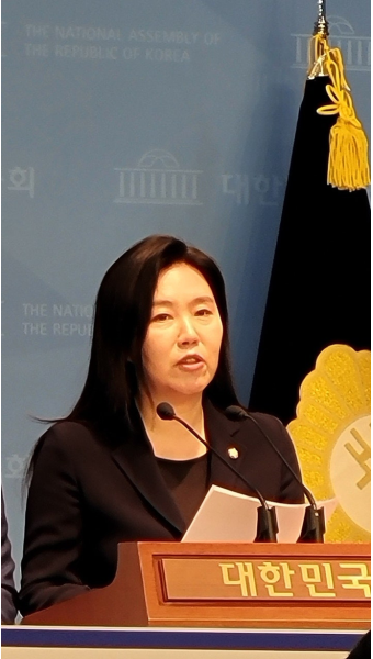 이재명 정부, 강유정 대통령실 대변인으로 임명..비상경제점검TF 구성 지시