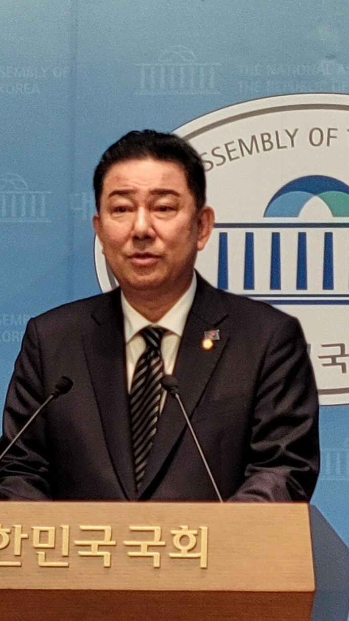 더불어민주당, 새로운 원내대표로 김병기 의원 선출