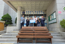 진천읍행정복지센터, 한그루목공방 원목벤치 관내 경로당에 기탁