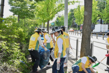 [환경 봉사활동]신천지자원봉사단 강서지부, 90명 봉사자와 거리 환경 개선 나서