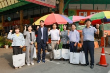 증평군의회, 추석맞이 전통시장 장보기 행사 진행