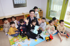 윤건영 충북교육감, 꿈나래 어린이집 방문 현장 의견 청취