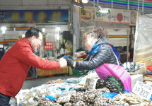 이완섭 서산시장, 설 앞두고 동부전통시장 방문해 상인 격려...