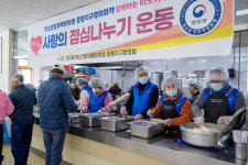 증평군노인복지관, 경로식당 무료급식 나눔 행사 진행