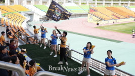 춘천 송암스포츠타운 달군 뜨거운 함성… 춘천시민축구단, 당진과 치열한 명승부