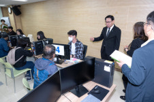 최승환 제천시장 권한대행, 고유가 피해지원금 지급 용두동행정복지센터 방문