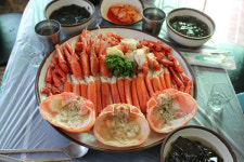 홍게배 선주와 아들, 2대가 운영하는 속초 동명항 대게맛집, 대박 이유는?