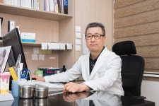 20, 30대 탈모 환자 증가 추세…두피 치료와 관리 방법