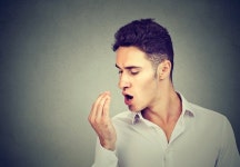 썩은내 나는 구취... 입냄새없애는법, 천연치약을 사용해야
