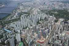 4월 서울 아파트 거래 3분의 1로 뚝…강남·용산 직격탄