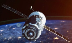 [특징주] 그린광학, 우주항공 R&D 확대·방산 긴장 고조에 동반 상승