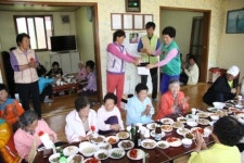 월송동 송선1통, 어버이날 존경과 감사를 담아 경로행사 개최