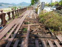 공주시, 금강신관공원 데크보도 일제 정비