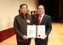 대치면 이홍규, 김성호 이장 적십자 회비 모금운동 공으로 표창 수상