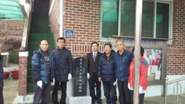 대치면 수석리 주민들 서창석 전 이장 공적비 세워