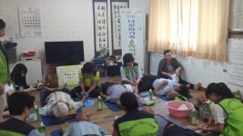 다문화가족 손 마사지 봉사단이 어르신들 몸과 마음을 시원하게 해드립니다!