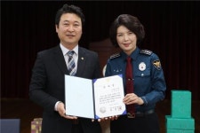 박병철 대전시의원, 대덕경찰서장에게 감사장 받아