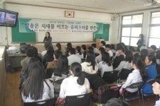 서면중, 방송은 시대를 이끄는 슈퍼스타를 만든다 운영