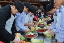 홍산중학교, 김장김치 담그기 체험 및 기부행사 운영