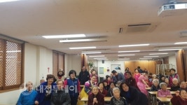 (주)네오웰빙 효인주야간노인복지센터, 연말맞이 어르신공연