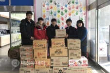 충효 체육관, 탕정면에 이웃돕기 라면 기탁