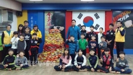모산합기도, 원생들과 함께 후원라면 기부