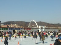 천안시 도솔광장 야외스케이트장, 인기만점 북적