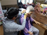 선사인혜요양병원, 어르신 난청검사, 귀청소 실시