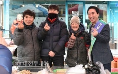 충남도지사 출마 박수현이 시장에 간 까닭은?