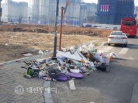 쓰레기장으로 변한 거리