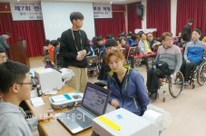 홍성군선관위, 장애인 유권자 대상 투표체험 행사 실시