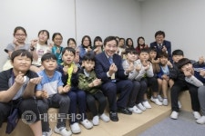 이낙연 국무총리, 어린이날 맞아 조치원 대동초등학교 방문